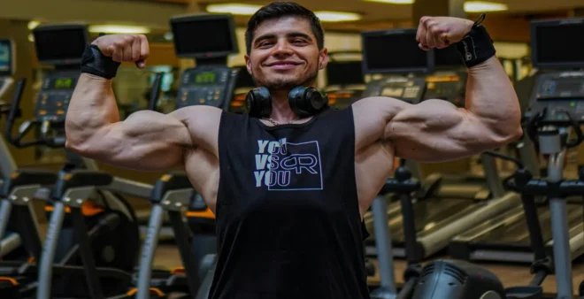 Treino de bíceps: Os 10 melhores exercícios (e como fazer)