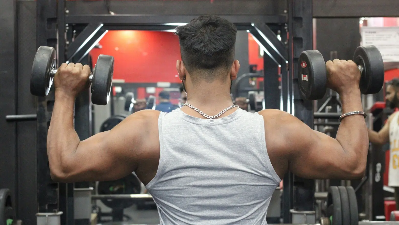 No momento, você está visualizando Treino de ombro: Entenda os exercícios e a musculatura